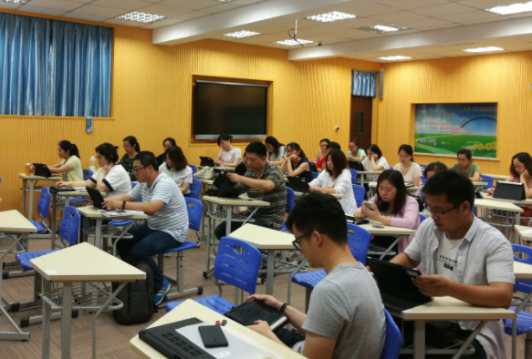 教育家精力為引領深化教師辦理點評變革用數字化賦能教師成長