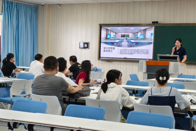 教育家精力為引領深化教師辦理點評變革用數字化賦能教師成長