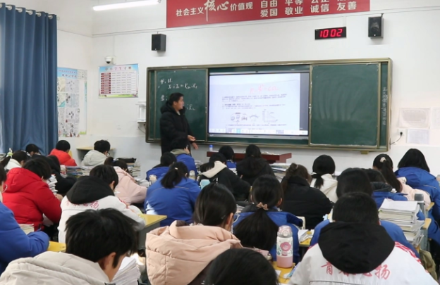 教育數(shù)字化人工智能賦能變化技術革命的步伐非?？煊泻艽蟛煌? title=